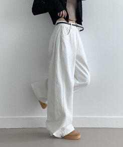 베러 사이드 핀턱 밑단 스냅 비조버튼 코튼 와이드핏 롱팬츠 화이트