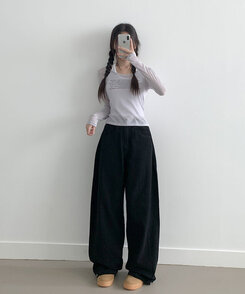 베러 사이드 핀턱 밑단 스냅 비조버튼 코튼 와이드핏 롱팬츠 블랙