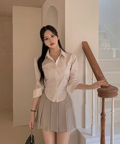 カラーネックスリムフィットクロップブラウスシャツ BEIGE