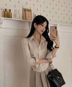 カラーネックスリムフィットクロップブラウスシャツ BEIGE