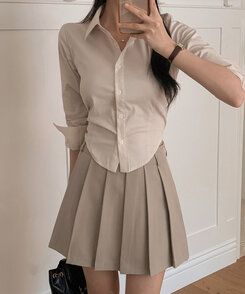 カラーネックスリムフィットクロップブラウスシャツ BEIGE