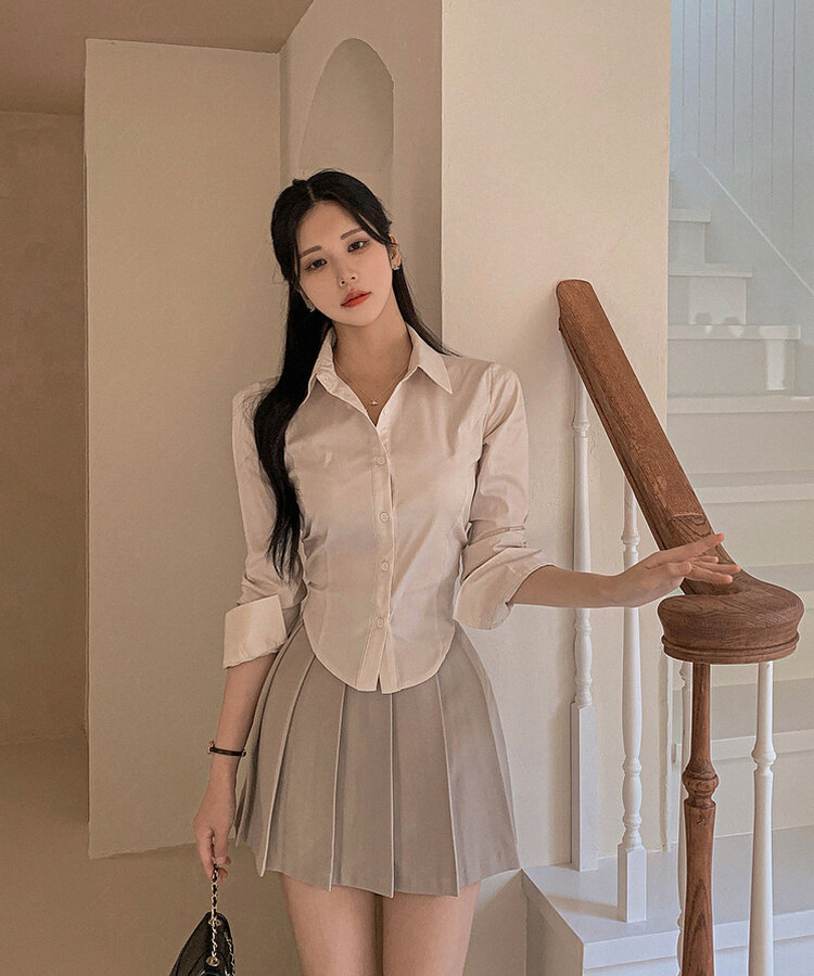 カラーネックスリムフィットクロップブラウスシャツ BEIGE