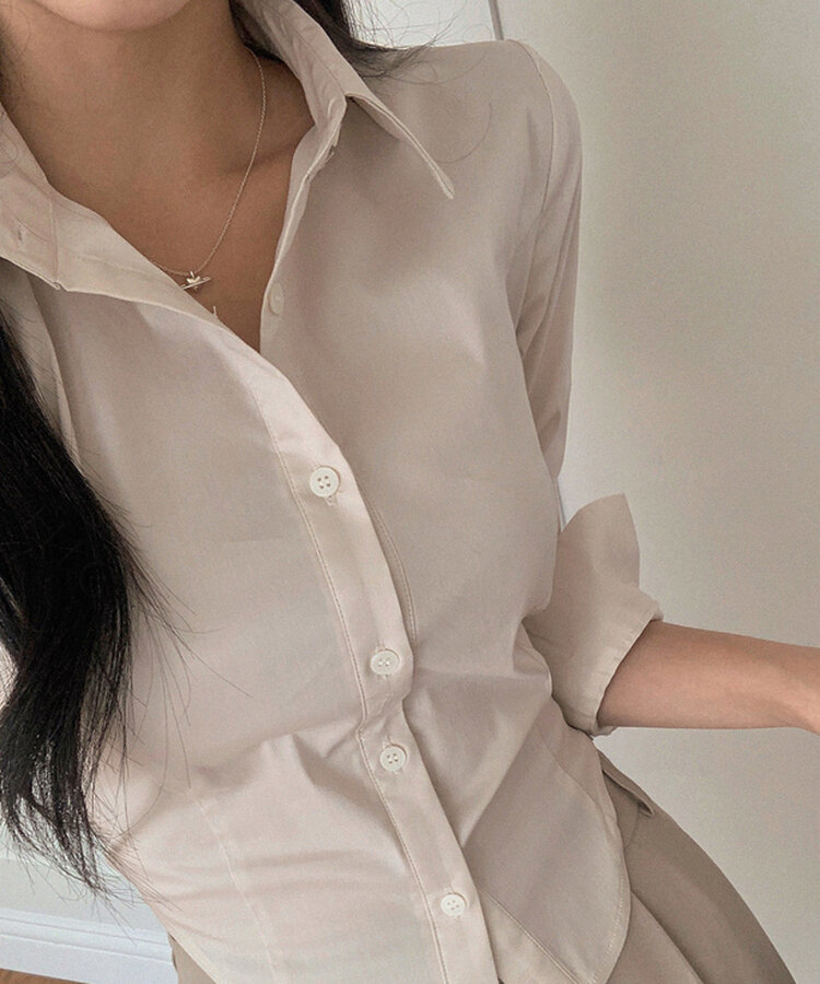 カラーネックスリムフィットクロップブラウスシャツ BEIGE