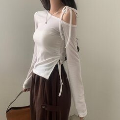 ワンオフショルダーリボンシャーリング長袖Tシャツ5色 IVORY