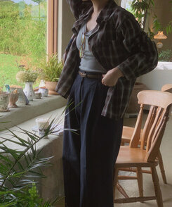 スラックス ムアピンタックコットンスラックス NAVY