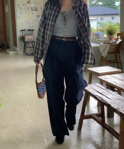 スラックス ムアピンタックコットンスラックス NAVY