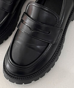 レザーブラックローファー