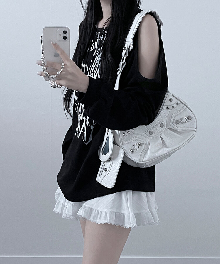 아트레터링숄더컷팅오프숄더맨투맨 블랙