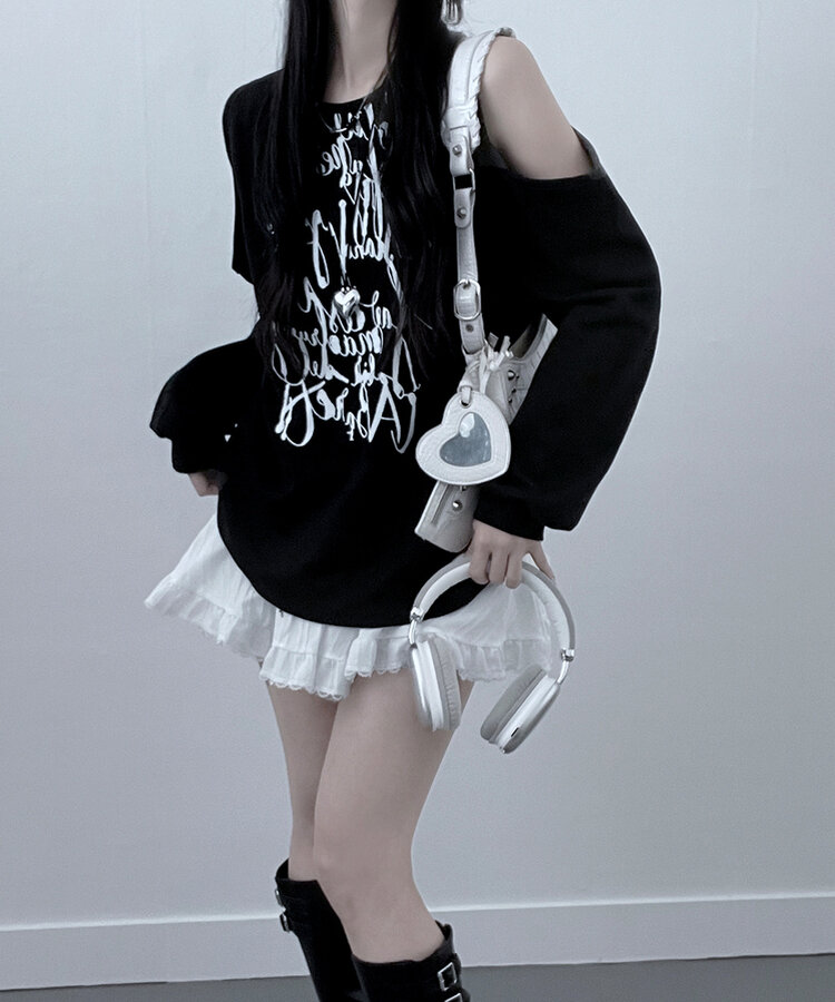 아트레터링숄더컷팅오프숄더맨투맨 블랙