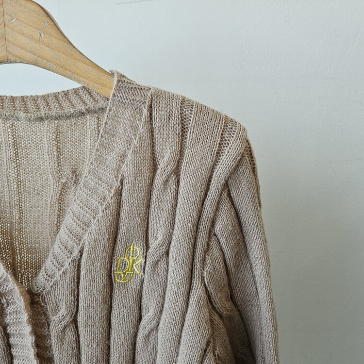 ケーブルクロップVネックニットカーディガン