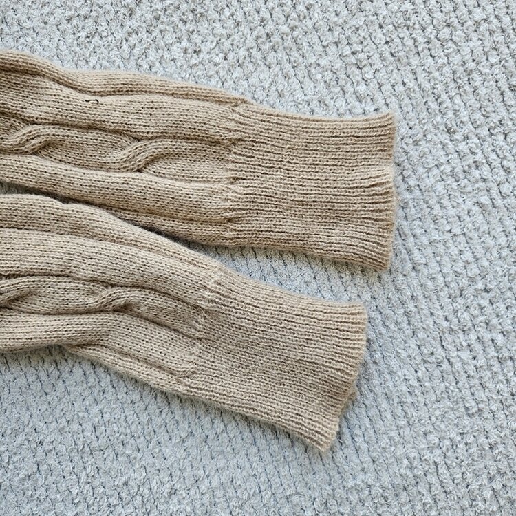 ケーブルクロップVネックニットカーディガン