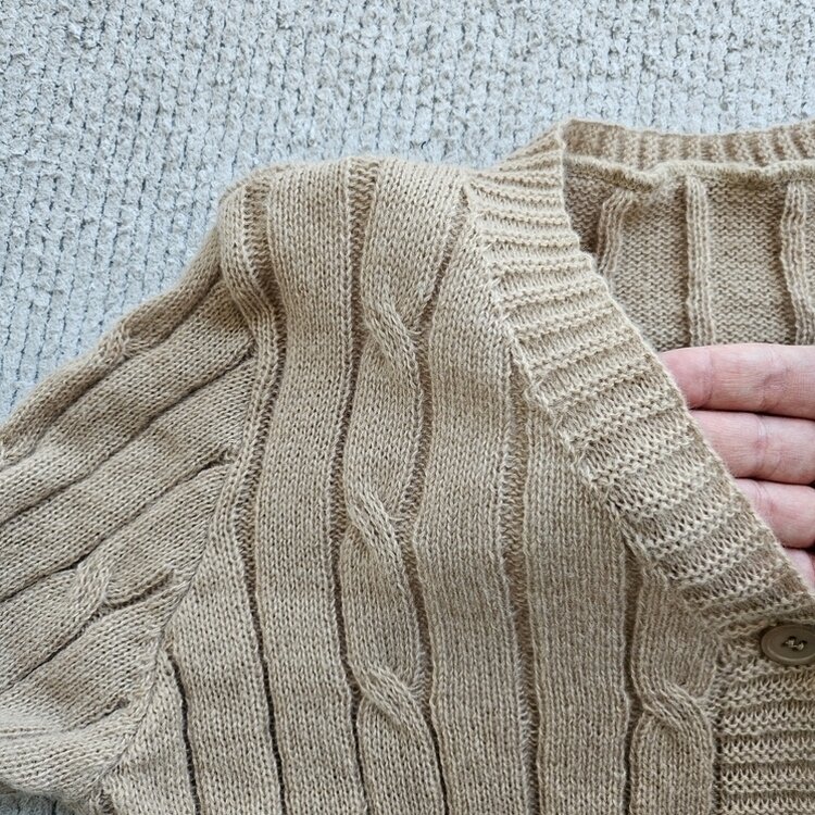 ケーブルクロップVネックニットカーディガン