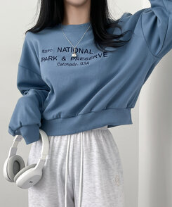 カジュアル英文刺繍トレーナー SKY BLUE