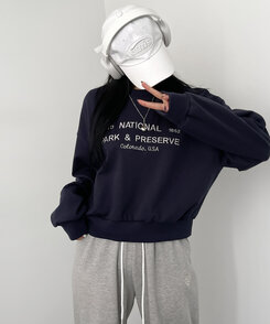 カジュアル英文刺繍トレーナー NAVY
