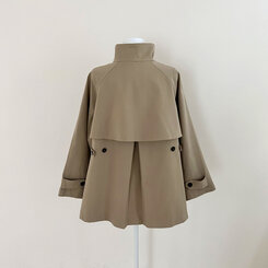 ハーフケープショートトレンチコート