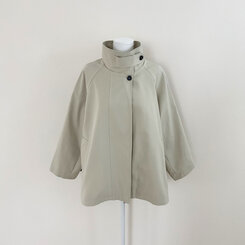 ハーフケープショートトレンチコート