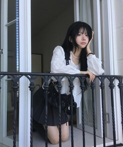 シャーリングブラウス WHITE