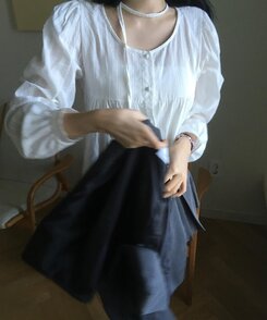 シャーリングブラウス WHITE