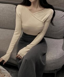 フェミニンラップ長袖ニット LIGHT BEIGE