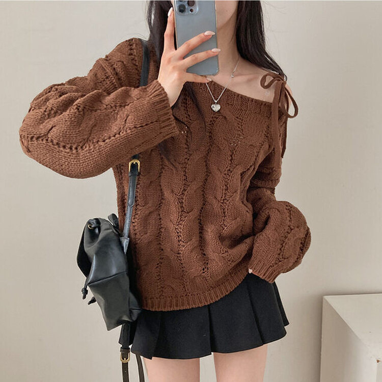 휴이 보트넥 리본 꽈배기 어깨 트임 오프숄더 루즈핏 니트 브라운