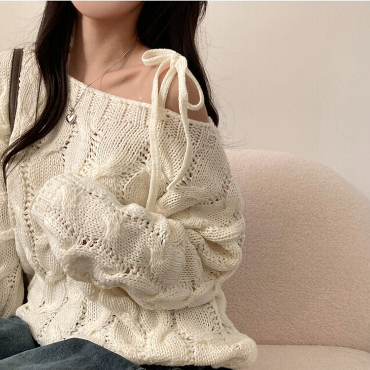 휴이 보트넥 리본 꽈배기 어깨 트임 오프숄더 루즈핏 니트 아이보리