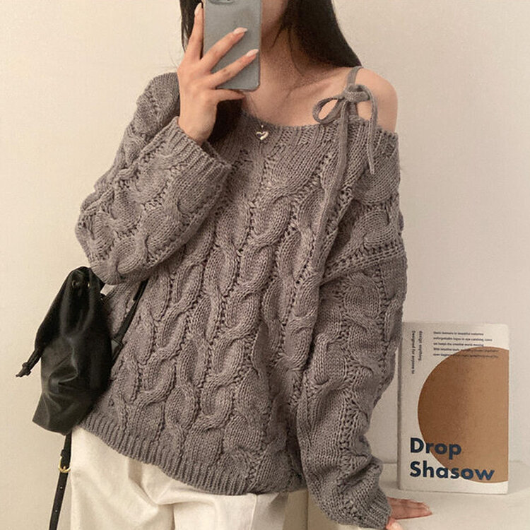 휴이 보트넥 리본 꽈배기 어깨 트임 오프숄더 루즈핏 니트 그레이