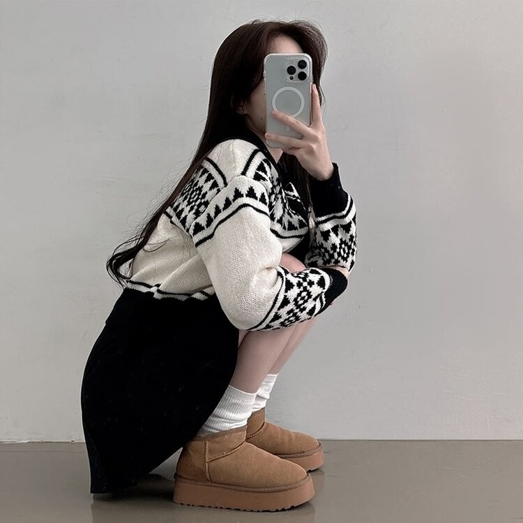 11할인 바잉 루즈핏 노르딕 배색 카라 투웨이 니트 집업 화이트