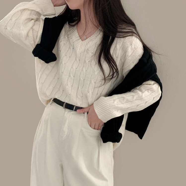 몽글몽글한 색감 꽈배기 브이넥 루즈핏 니트 10color 아이보리