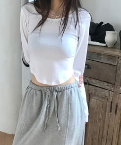 ビーノスリムフィット長袖Tシャツ IVORY