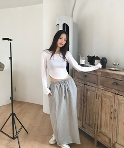 ビーノスリムフィット長袖Tシャツ IVORY