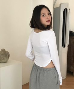 ビーノスリムフィット長袖Tシャツ IVORY