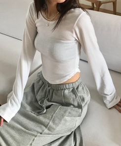 ビーノスリムフィット長袖Tシャツ IVORY