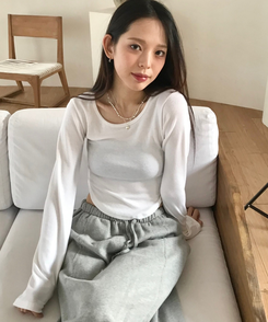 ビーノスリムフィット長袖Tシャツ IVORY