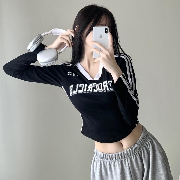 ラインレタリングスポーティクロップVネックTシャツ｜長袖Tシャツ
