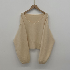 아방핏 트임버튼 원 오프숄더 크롭 입술넥 벌룬니트 연말룩