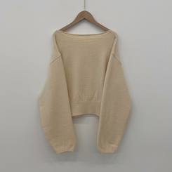 아방핏 트임버튼 원 오프숄더 크롭 입술넥 벌룬니트 연말룩