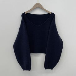 아방핏 트임버튼 원 오프숄더 크롭 입술넥 벌룬니트 연말룩