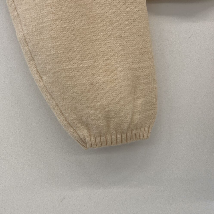 아방핏 트임버튼 원 오프숄더 크롭 입술넥 벌룬니트 연말룩