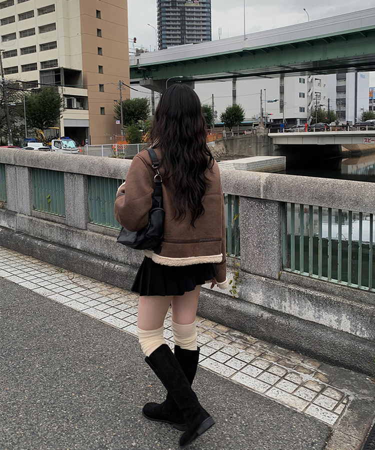 신드 버클 하이넥 양털 무스탕