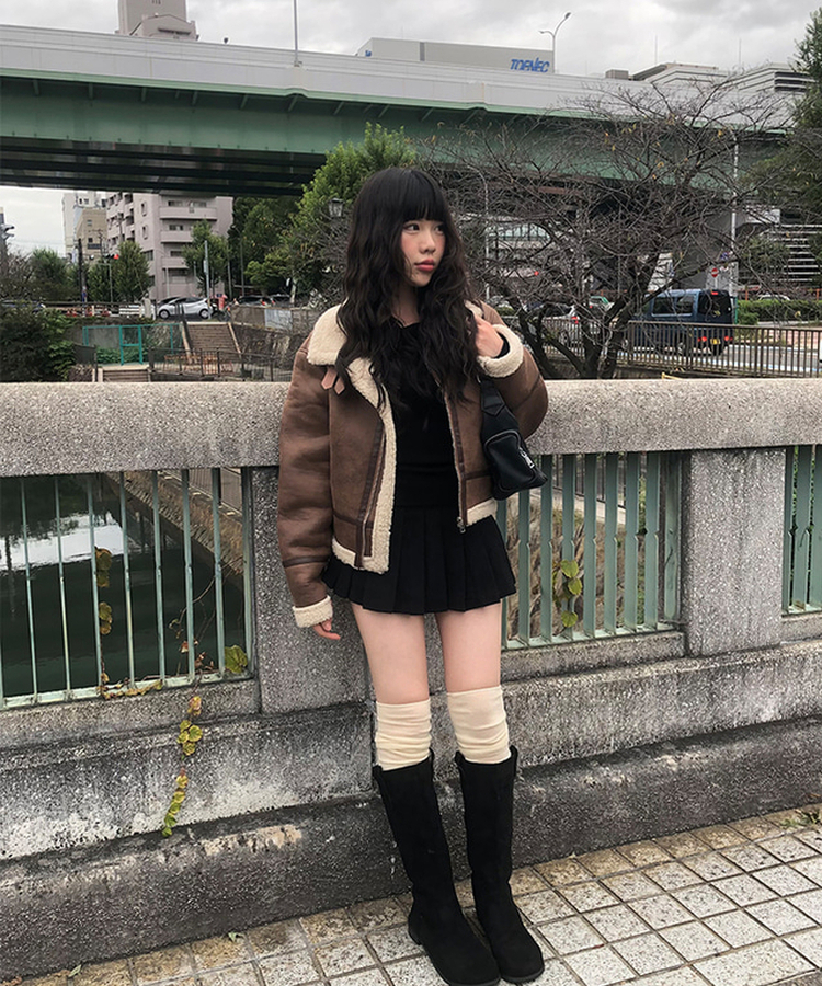 신드 버클 하이넥 양털 무스탕