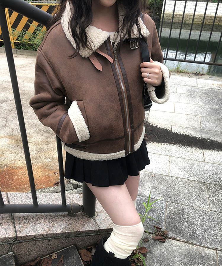 신드 버클 하이넥 양털 무스탕