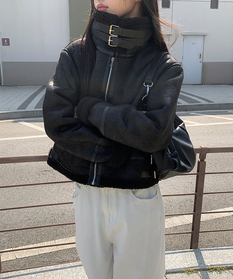 신드 버클 하이넥 양털 무스탕