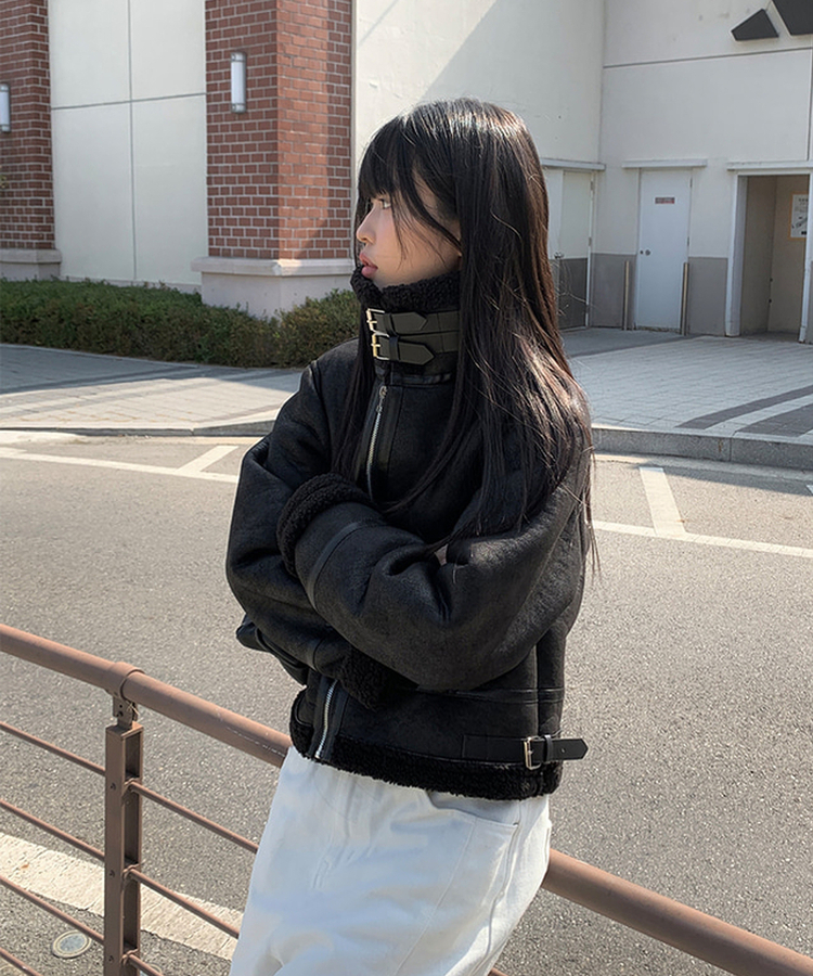 신드 버클 하이넥 양털 무스탕