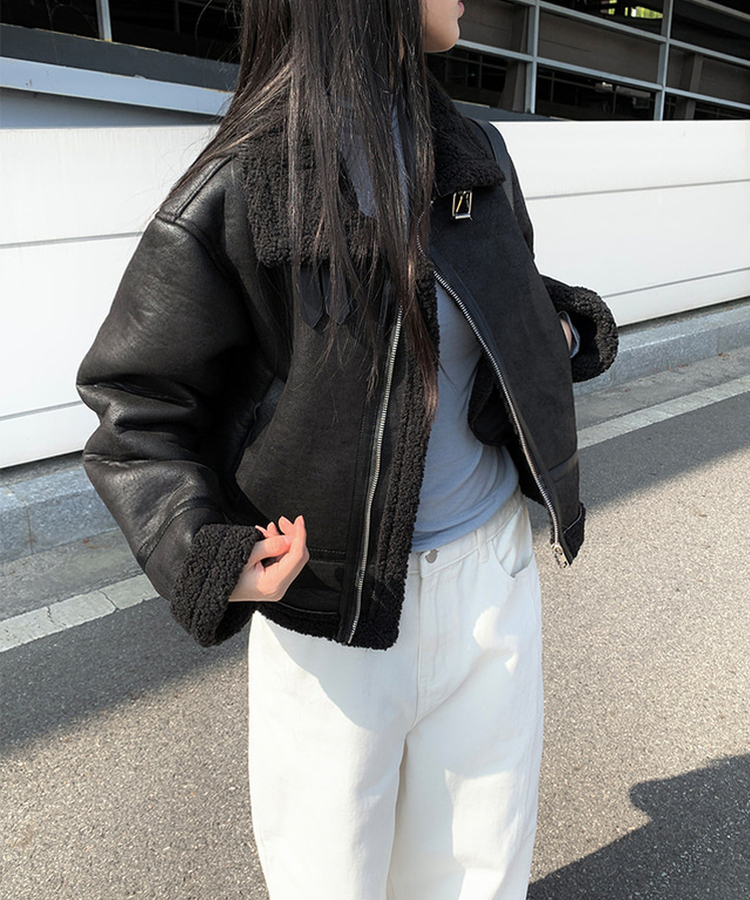 신드 버클 하이넥 양털 무스탕