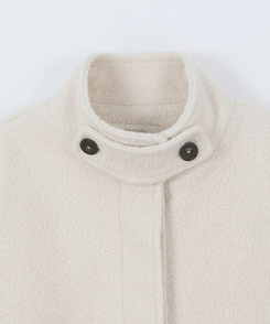 ハイネックハーフコート