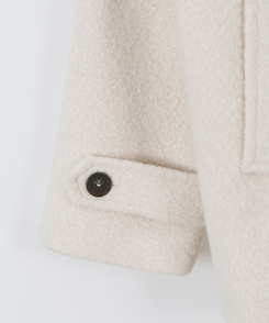 ハイネックハーフコート