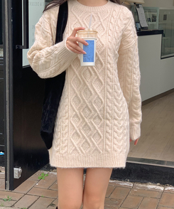 ラウンドネックニットミニワンピース｜ミニワンピース｜韓国