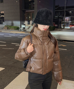 スナップボタンレザーセミクロップダウン BROWN