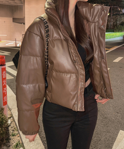 スナップボタンレザーセミクロップダウン BROWN