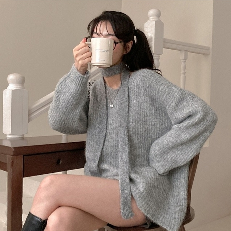 플럽 울 도톰한 브이넥 머플러 세트 루즈핏 니트 그레이